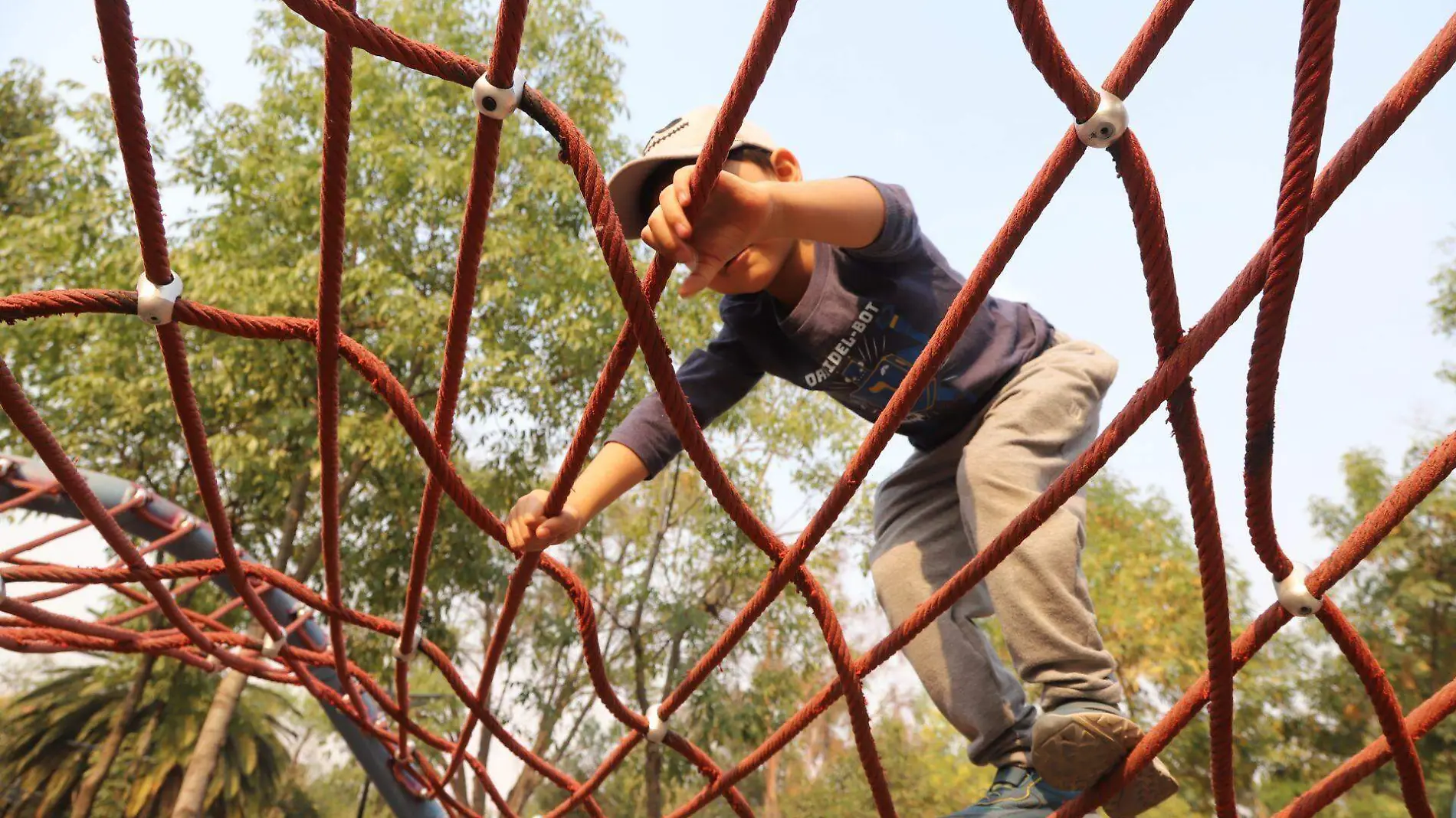 973769_Niños jugando en parque-2_web